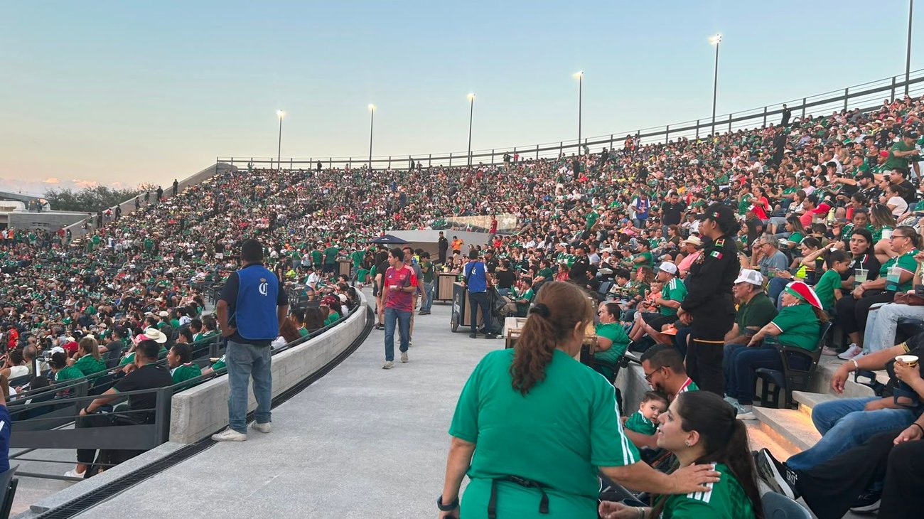 Arman fiesta mexicana en Parque del Agua por el juego del 'Tri'