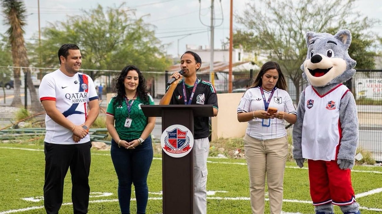 Miguel Sánchez inaugura cancha en primaria de Zuazua