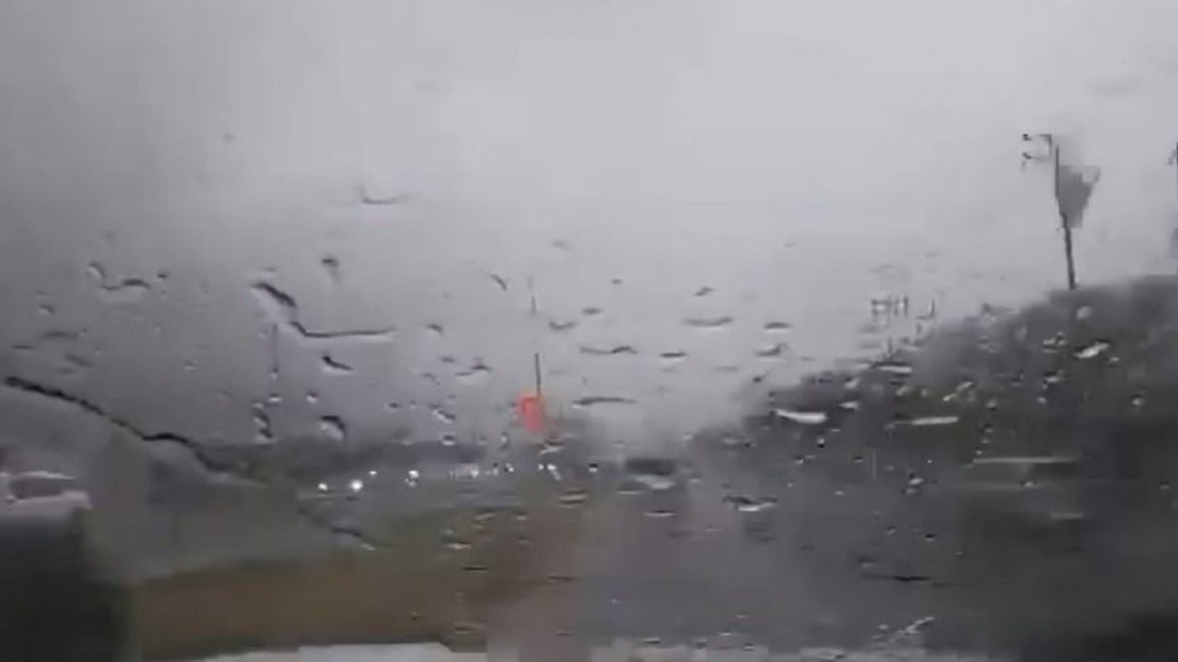 Lluvia intensa complica circulación en la Carretera Nacional