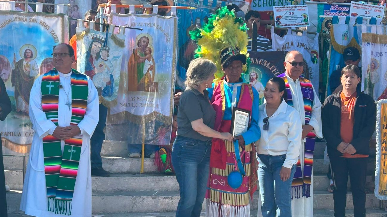Reconocen a promotor de la danza de matlachines en Saltillo