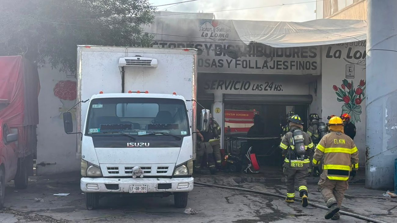 Incendio en florería del Centro moviliza a cuerpos de auxilio