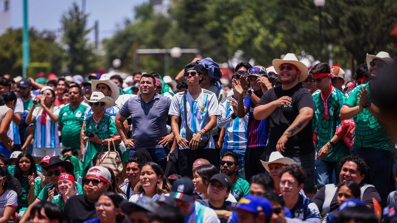 Miles viven final Argentina-España en Parque Fundidora