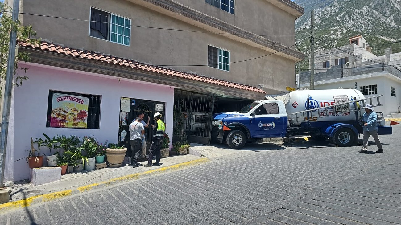 Pipa de gas se estrella contra Santa Catarina