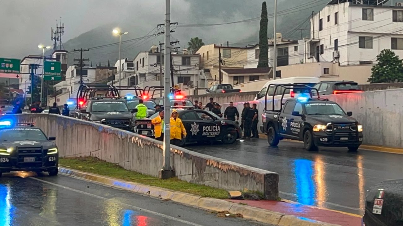 Tras persecución, dos oficiales resultan heridos; hay un detenido