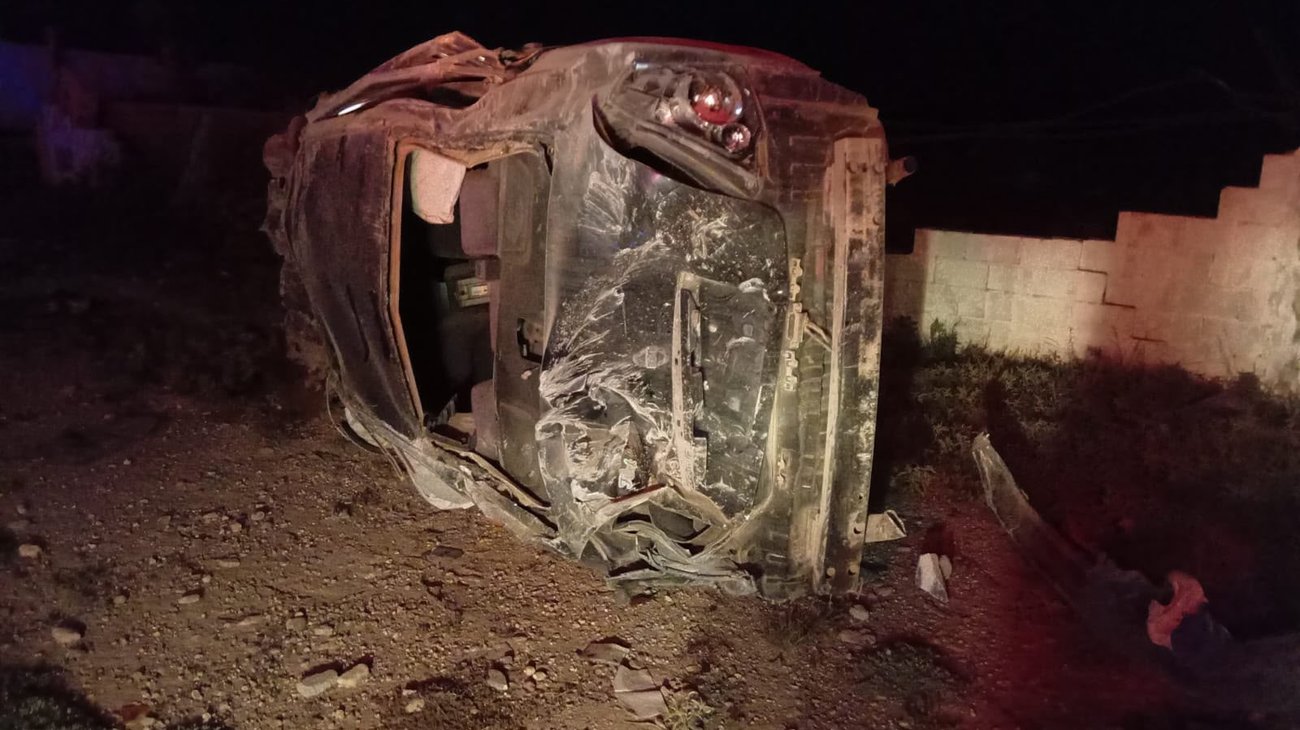 Muere mujer en volcadura de vehículo en Dr. Arroyo