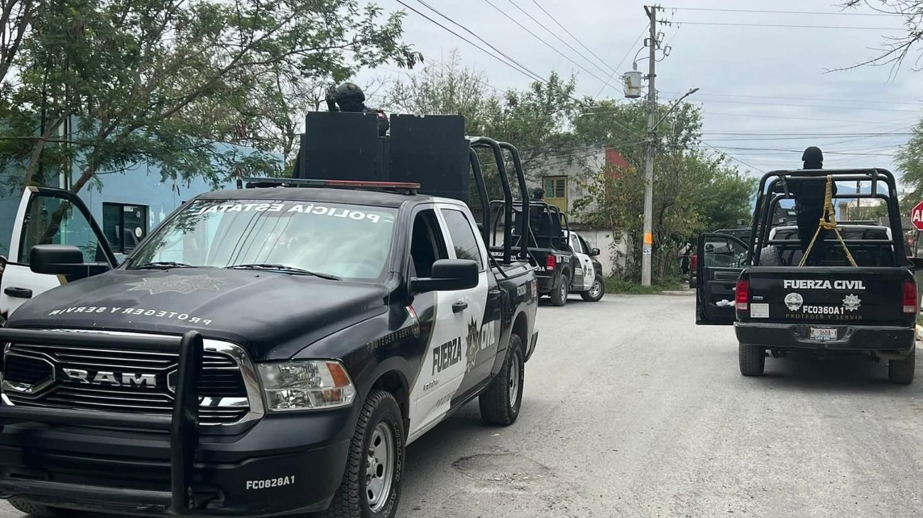 Localizan cuerpo con impactos de bala en camioneta en Linares