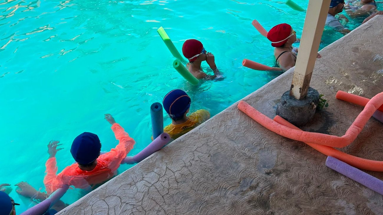 Cursos de natación ofrecen seguridad durante las vacaciones