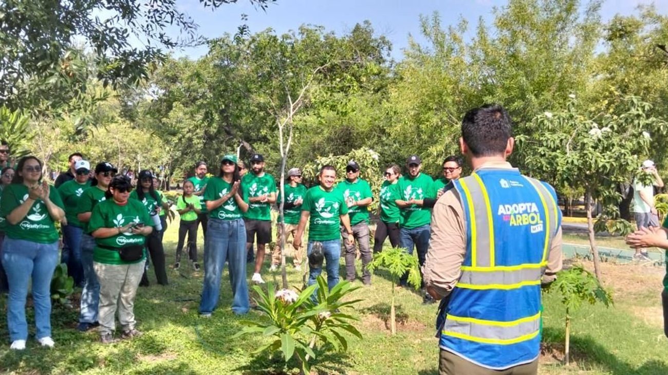 Realiza Monterrey jornada de forestación en el Parque España