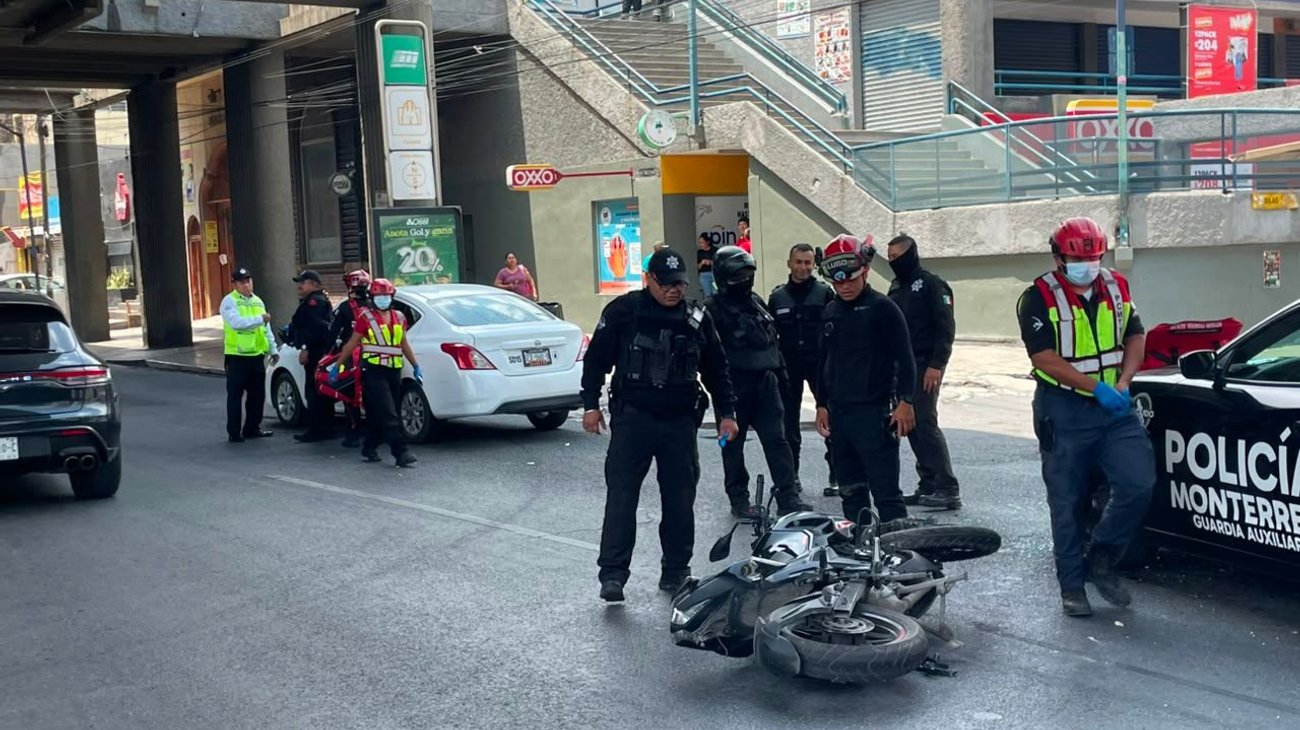Motociclista resulta herido tras choque en Mitras Centro