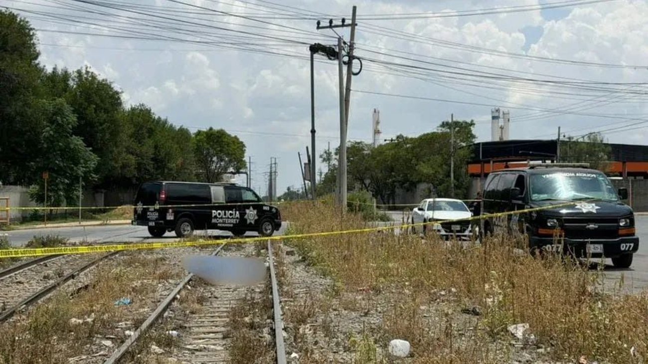 Hallan a hombre sin vida sobre vías del tren en Monterrey