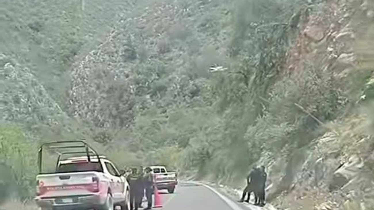 Desbarrancamiento deja tres muertos y tres heridos en Iturbide