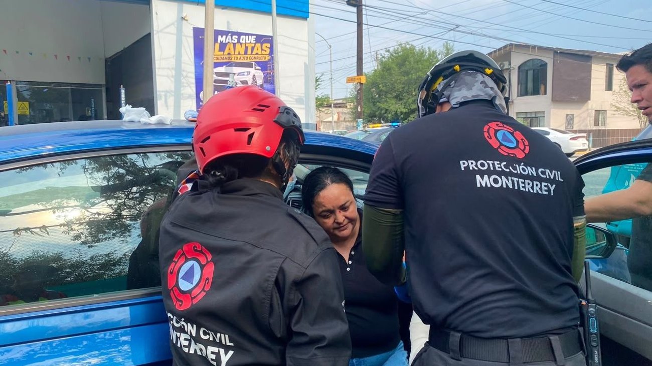 Mujer resulta lesionada tras ser arrollada por automovilista