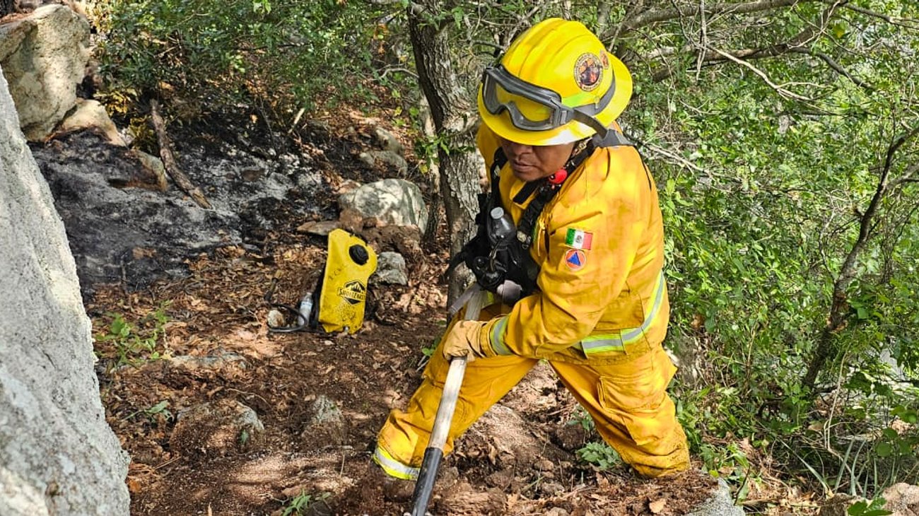 Controlan incendio forestal en la sierra de Salinas Victoria