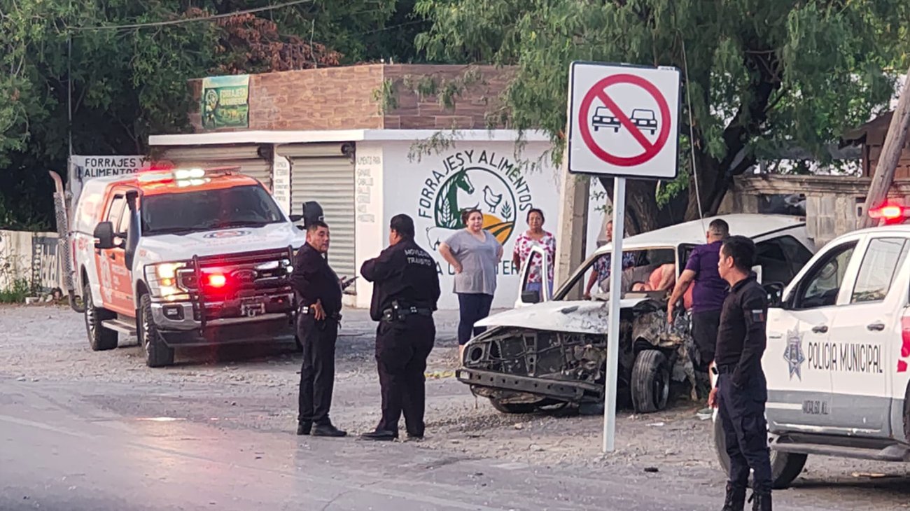 Accidente en carretera a Monclova deja dos jóvenes lesionados