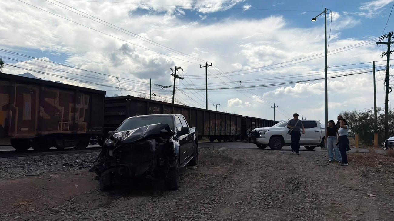 Dos mujeres resultan afectadas tras choque con tren