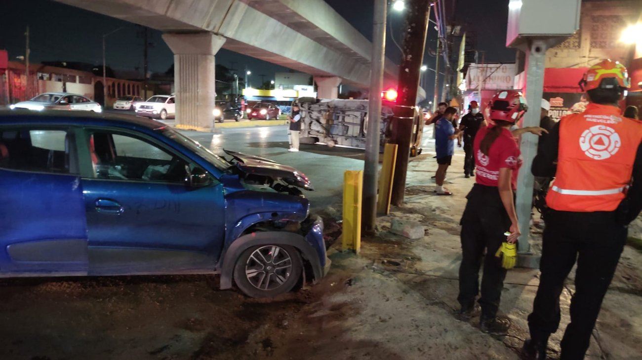 Choque entre dos vehículos deja lesionadas en Monterrey