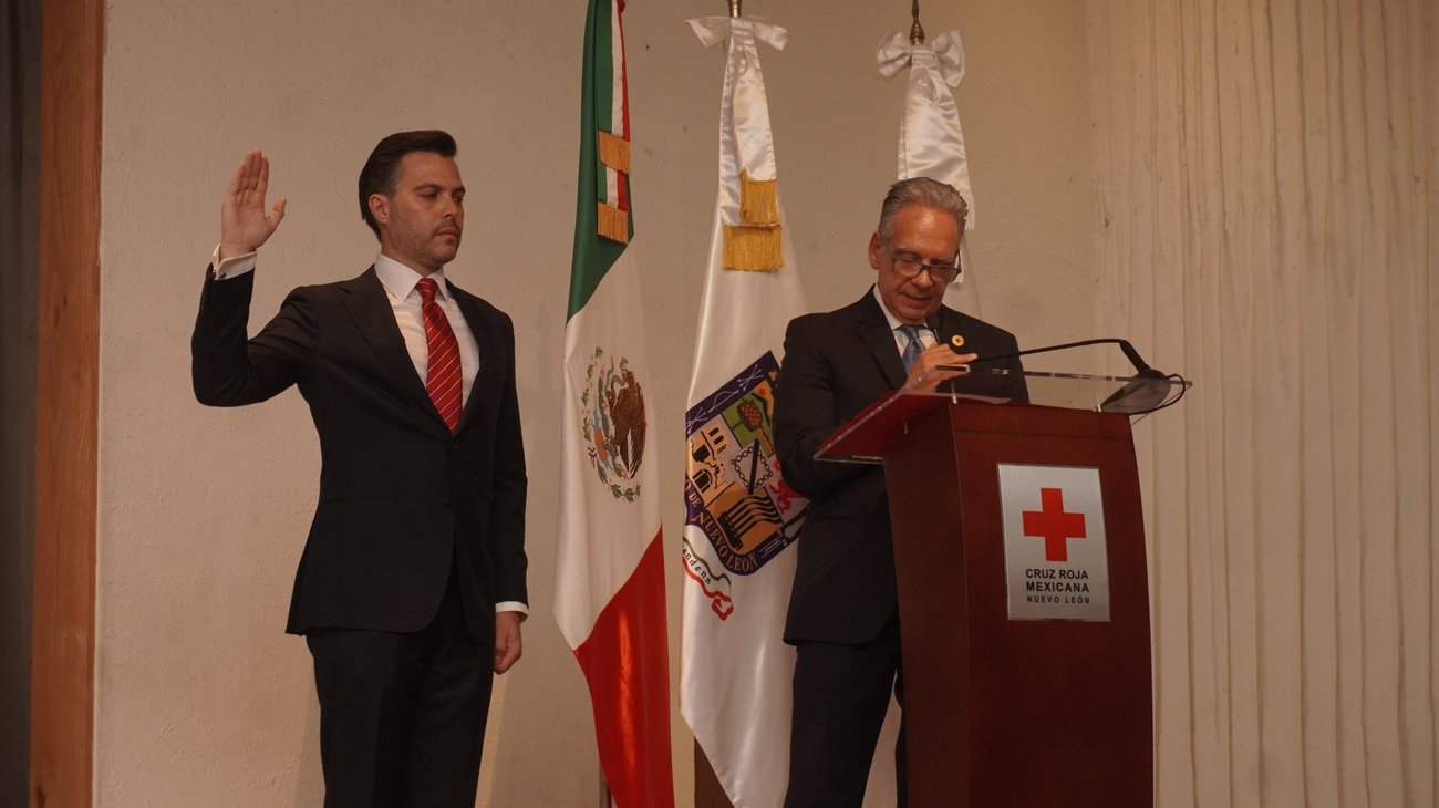Alfonso Barragán toma protesta como delegado de la Cruz Roja NL