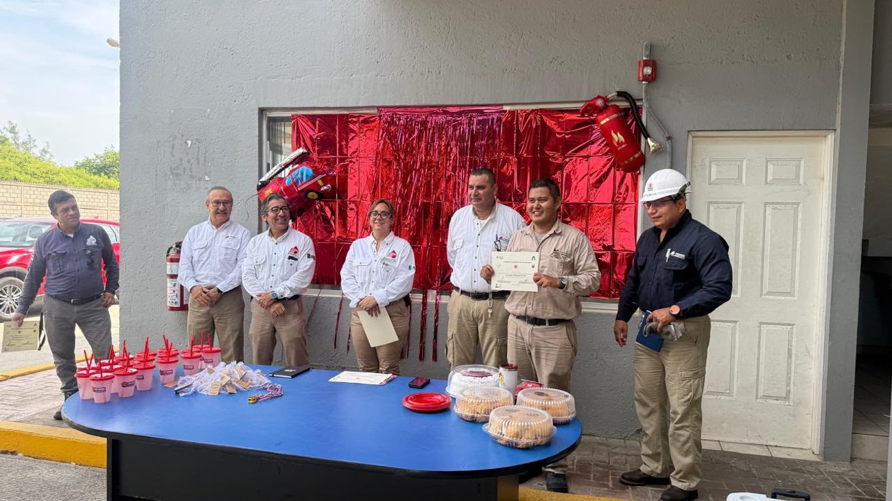 Reconoce Pemex valor y preparación de bomberos de Arenque