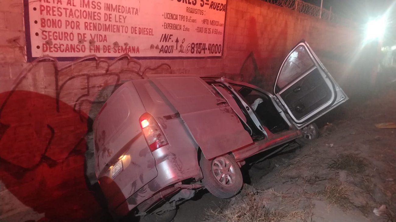 Dos hombres resultan heridos tras caer en una zanja en Apodaca