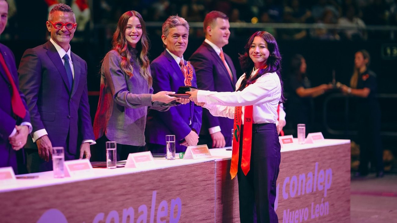 Mariana Rodríguez encabeza graduación de CONALEP Nuevo León