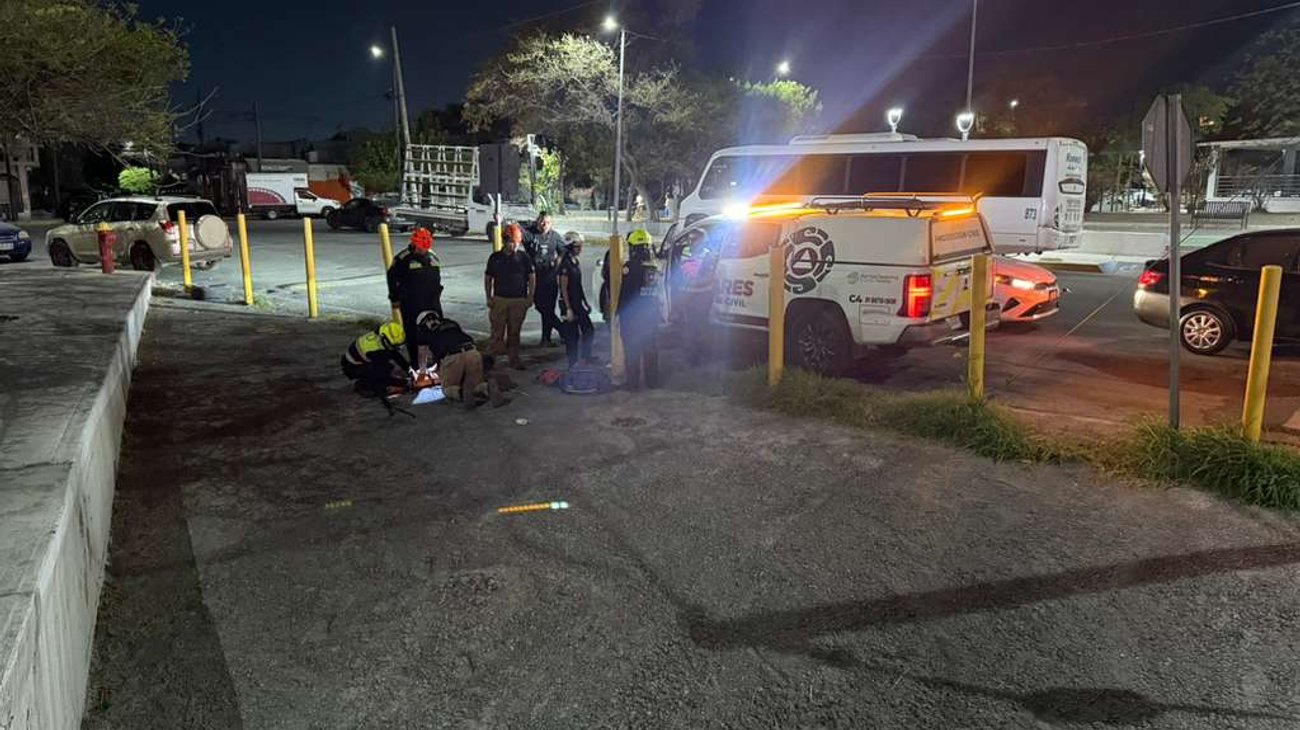 Mujer en estado de ebriedad cae a un arroyo en Santa Catarina