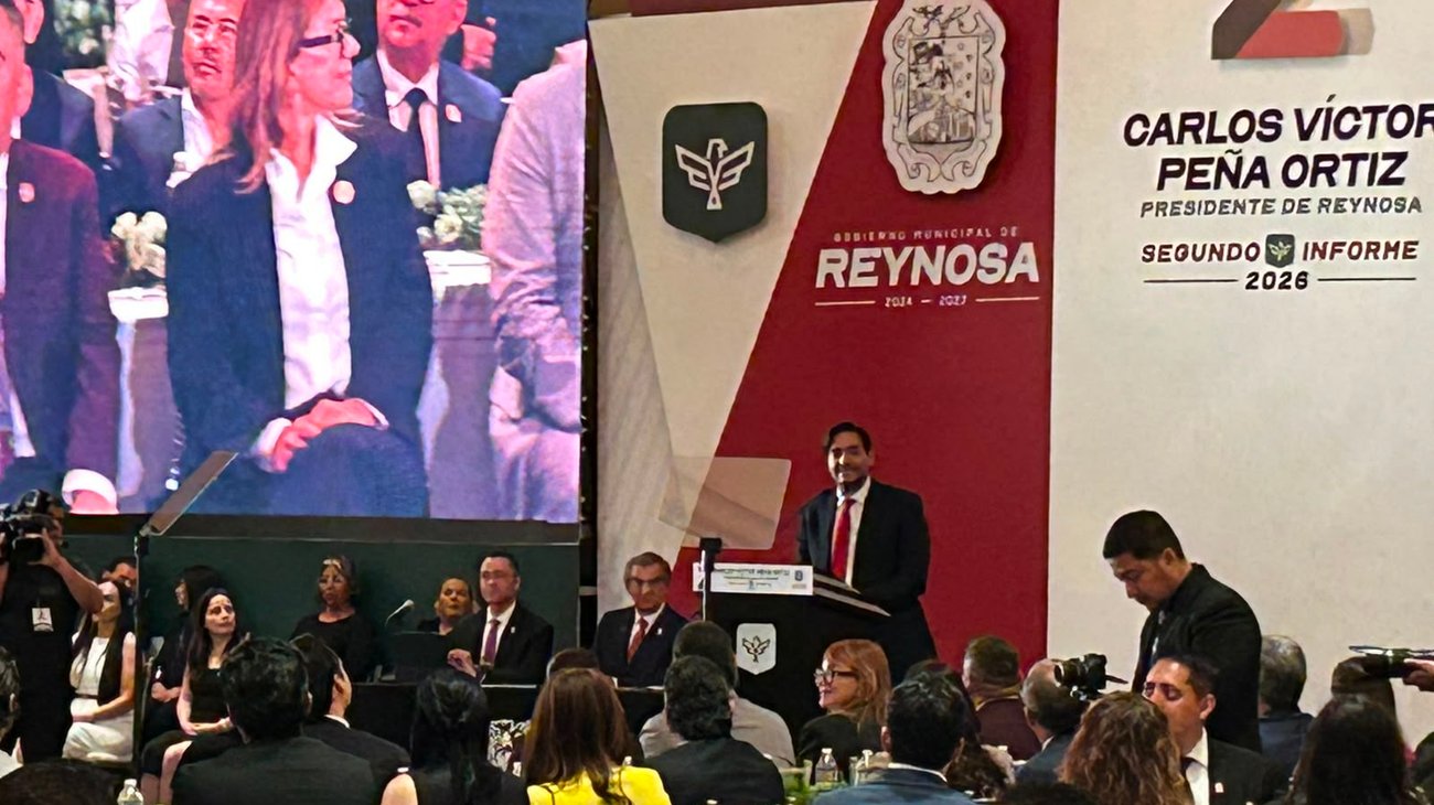  Carlos Peña destaca apoyos sociales durante segundo informe