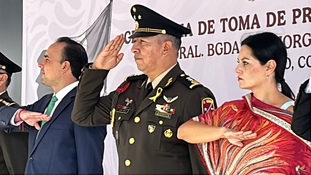 González Gálvez toma el mando de la Sexta Zona Militar