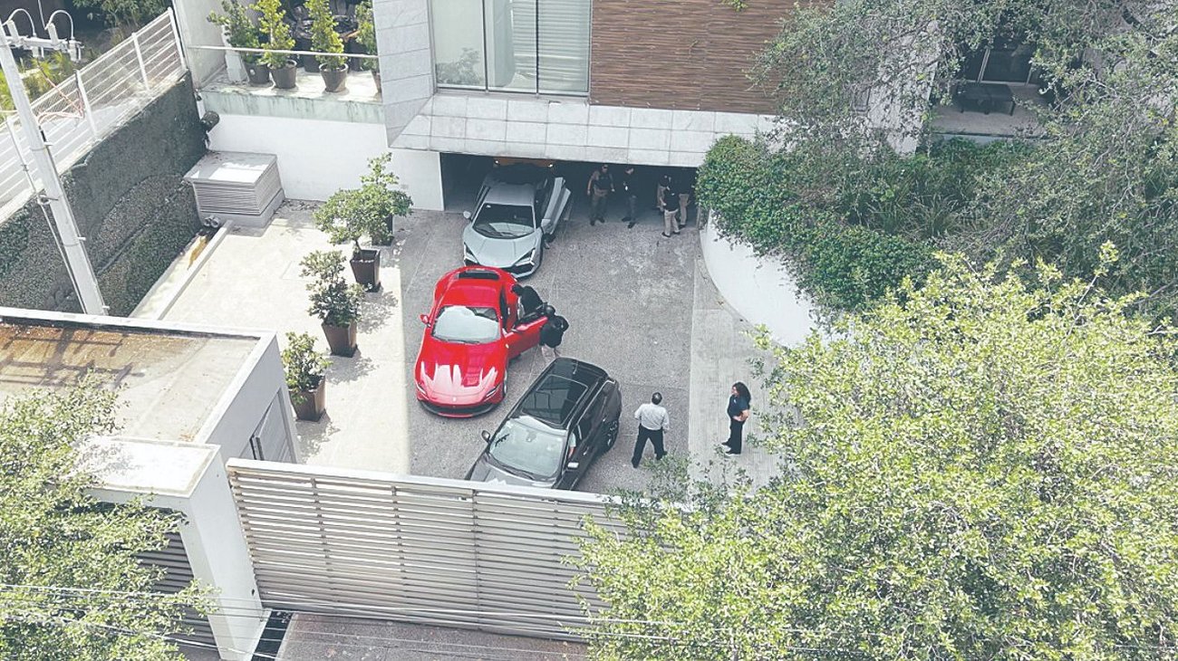 Aseguran autos de lujo por $37 millones en San Pedro