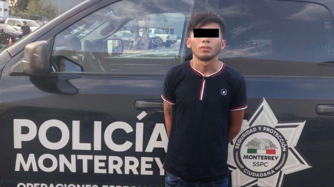 Detienen a joven con 20 dosis de cristal y vehículo ligado a robo