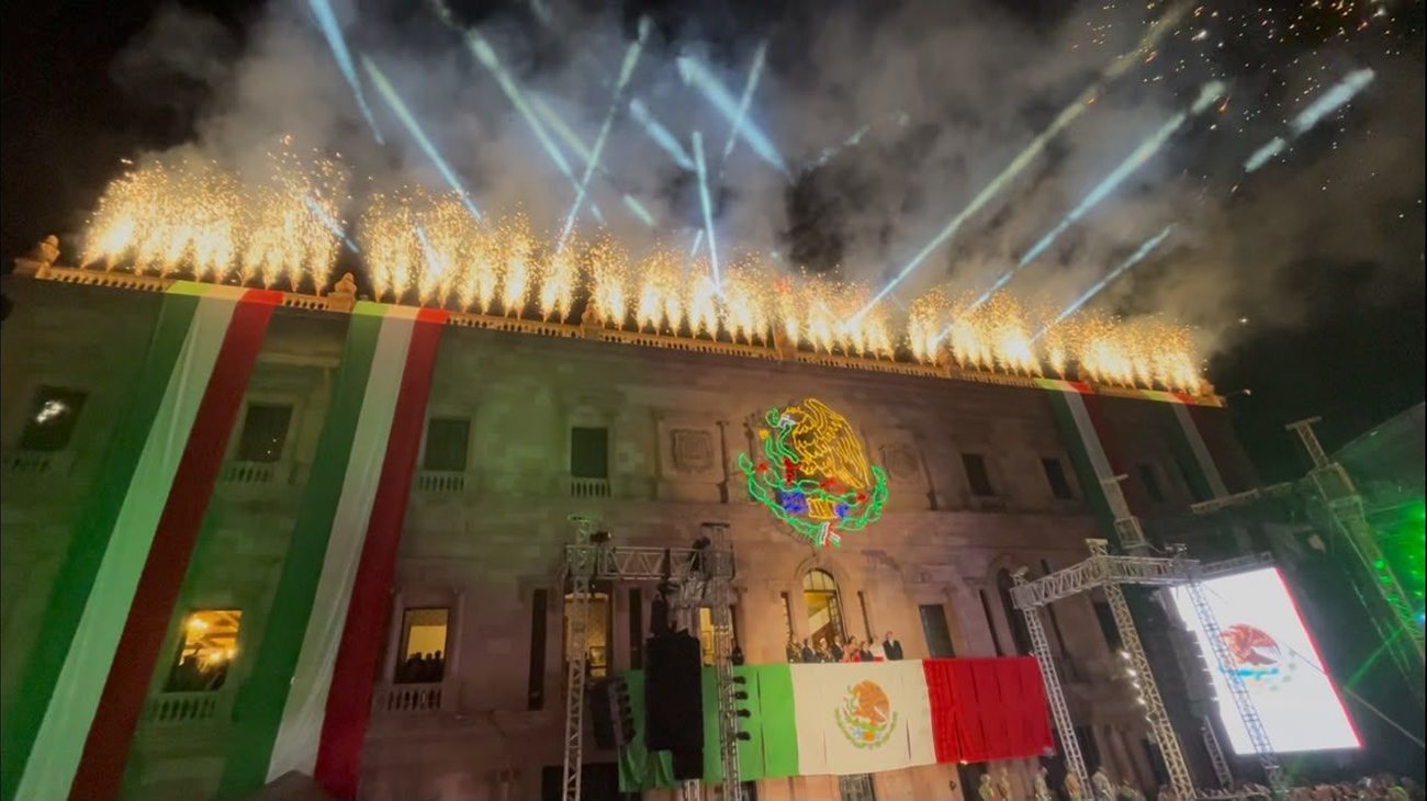 Torreón de fiesta: 110,000 personas disfrutan de Alfredo Olivas