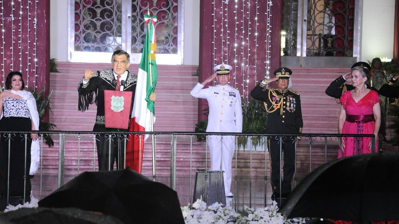 Américo Villarreal da el Grito de Independencia en Plaza Victoria