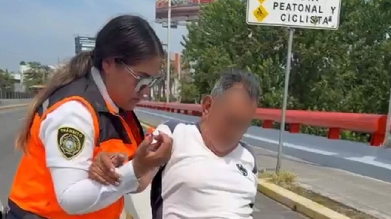 Rescatan tránsitos a hombre en situación de riesgo