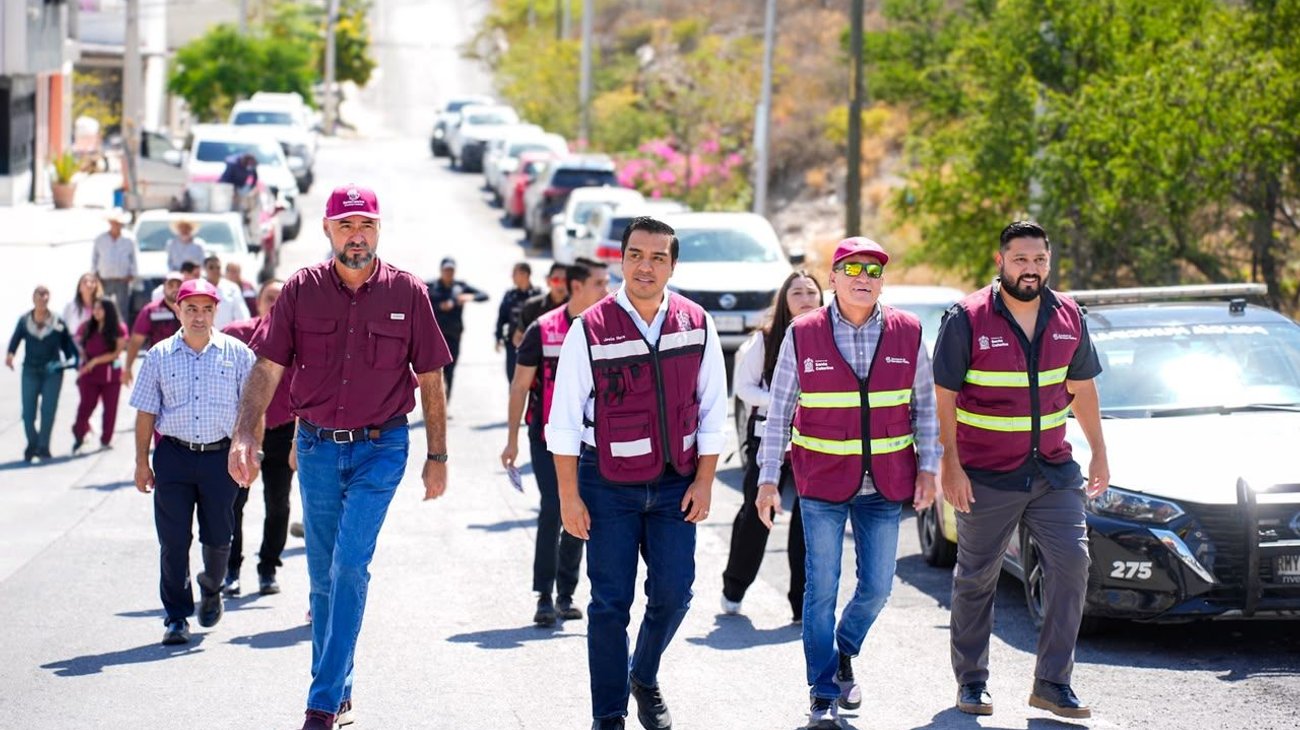 Jesús Nava recorre Lomas de Santa Catarina y escucha a vecinos