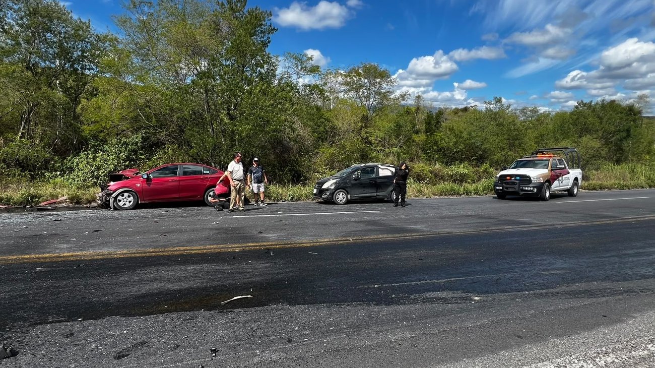 Accidente deja dos personas sin vida en la Victoria-Monterrey