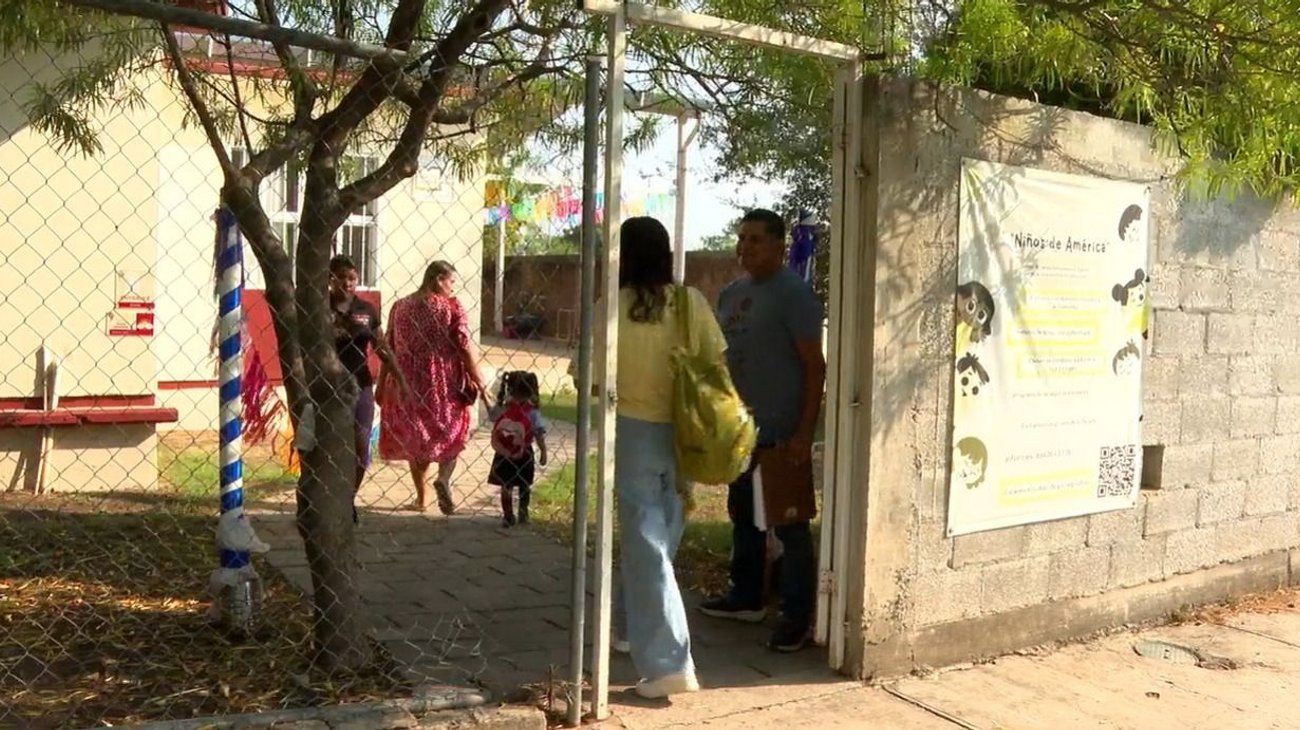 Roban cableado y alimentos de jardín de niños en Victoria