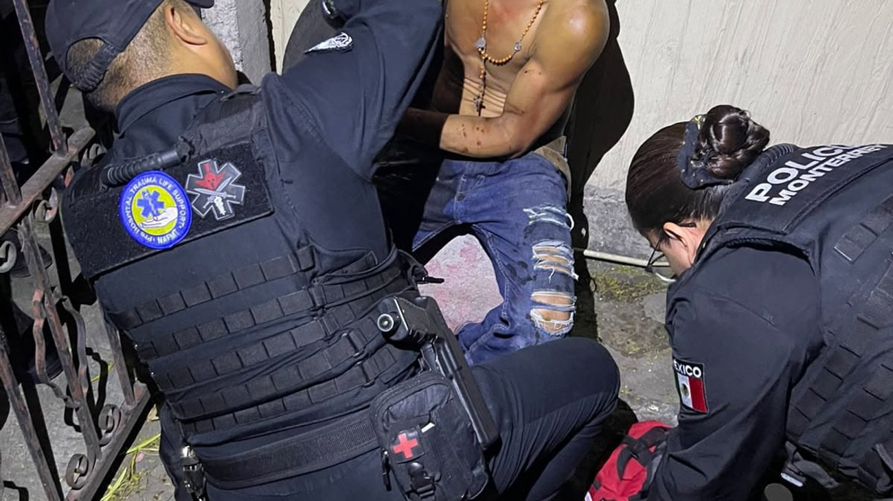 Policía de Monterrey auxilia a hombre baleado en Niño Artillero
