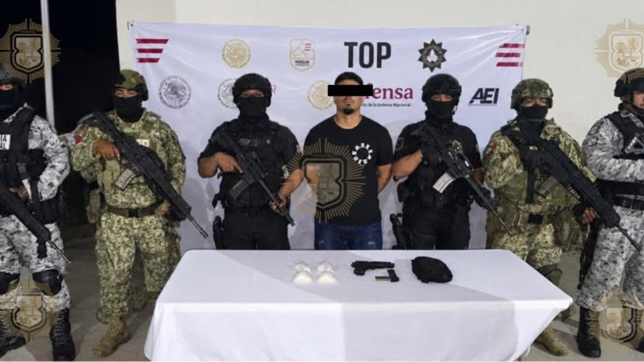 Detienen a joven con arma de fuego y droga en Escobedo