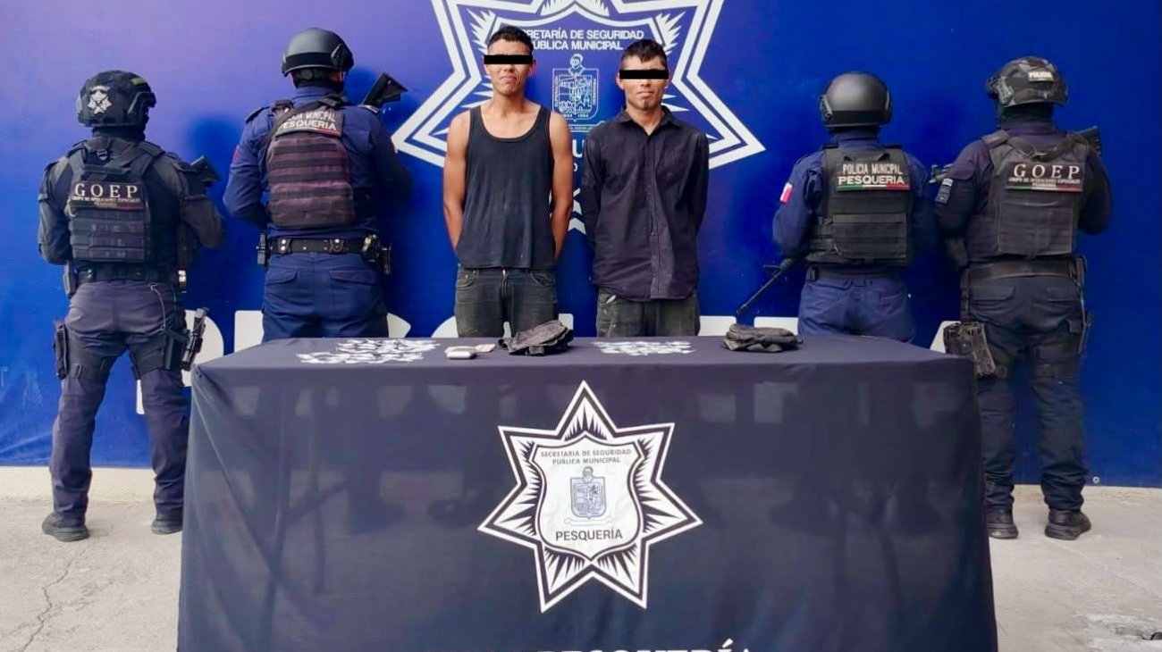 Detienen a dos hombres con presunto cristal en Pesquería