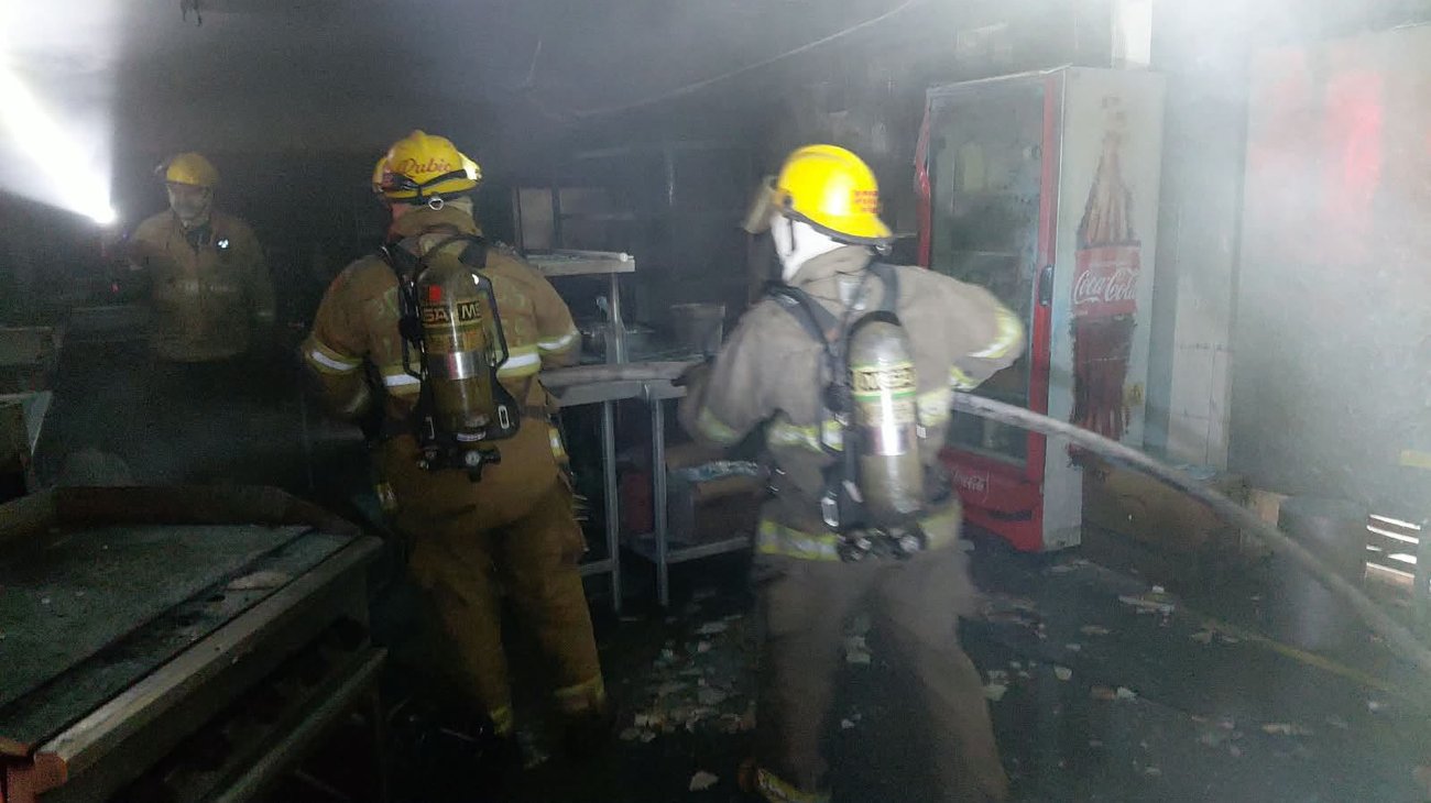 Incendio en centro comercial de Linares deja un lesionado