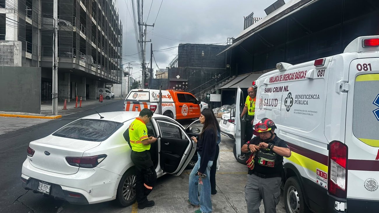 Choque contra poste deja dos mujeres lesionadas en Monterrey