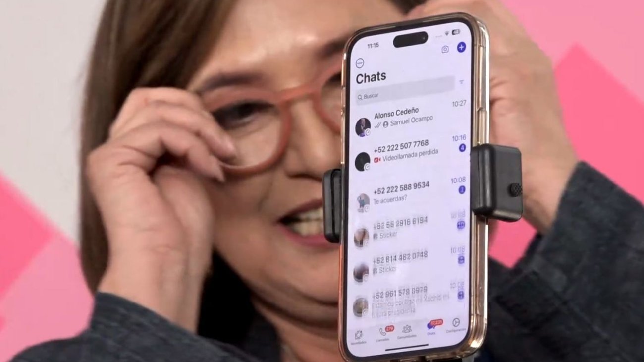 Xóchitl muestra miles de mensajes tras filtrarse su teléfono
