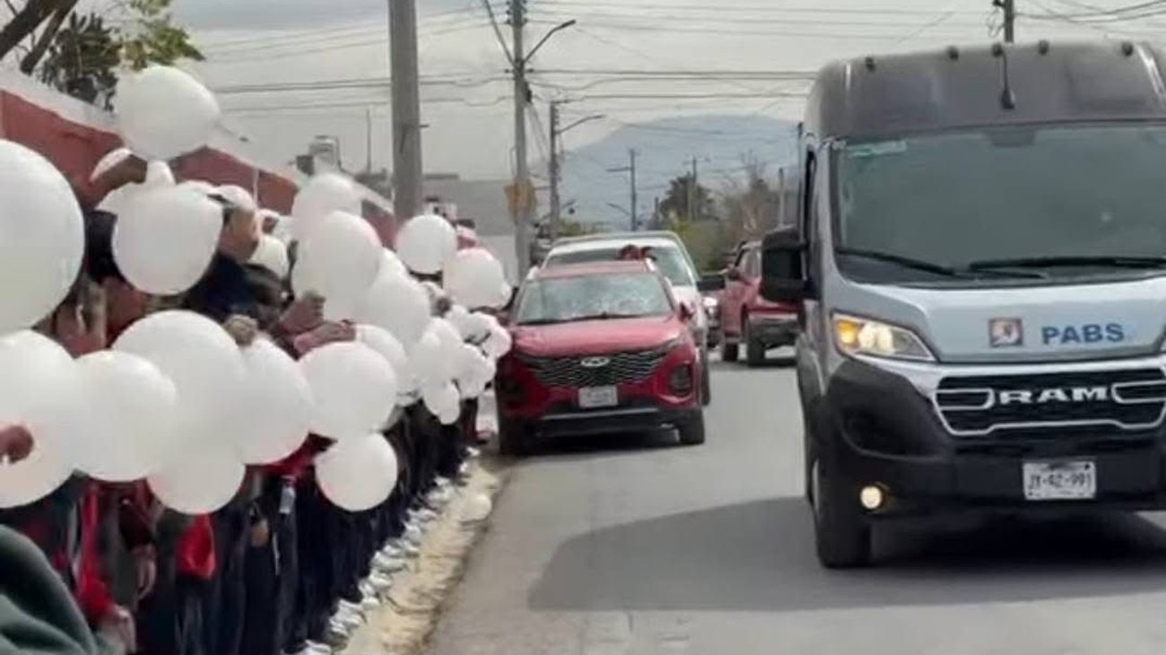 Consterna muerte de Paloma y Alex; comunidad escolar los despide