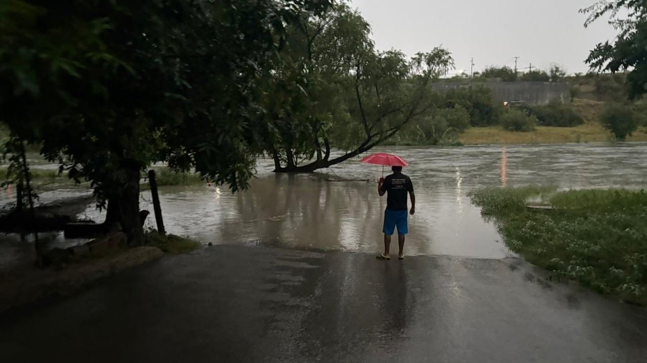 Obligan lluvias a resguardar familias en escuelas