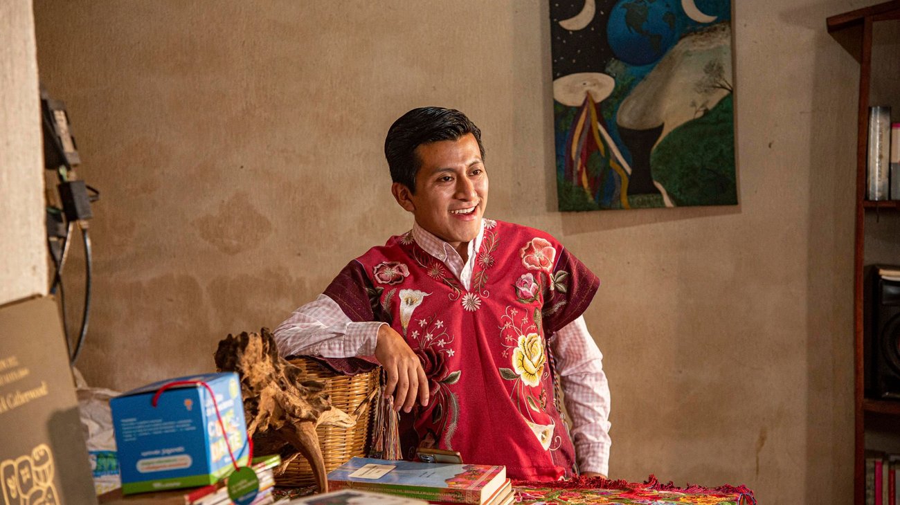 Maestro indígena enseña lengua totzil a ChatGPT