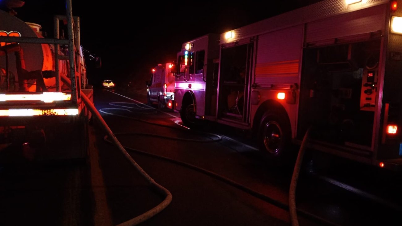 Evitan tragedia por incendio de tractocamión con gasolina