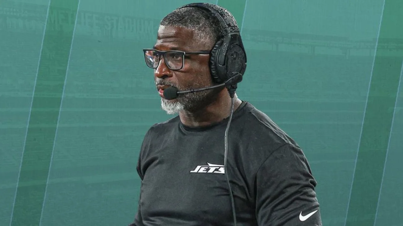 Los New York Jets de la NFL firman a Aaron Glenn como entrenador