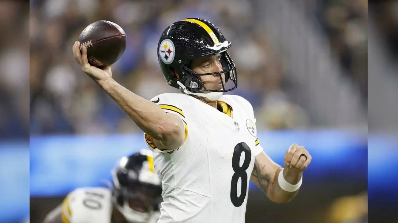 Renuevan Steelers una temporada más a Aaron Rodgers