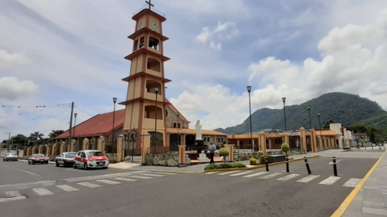 Abandonan restos de policía en iglesia de Veracruz