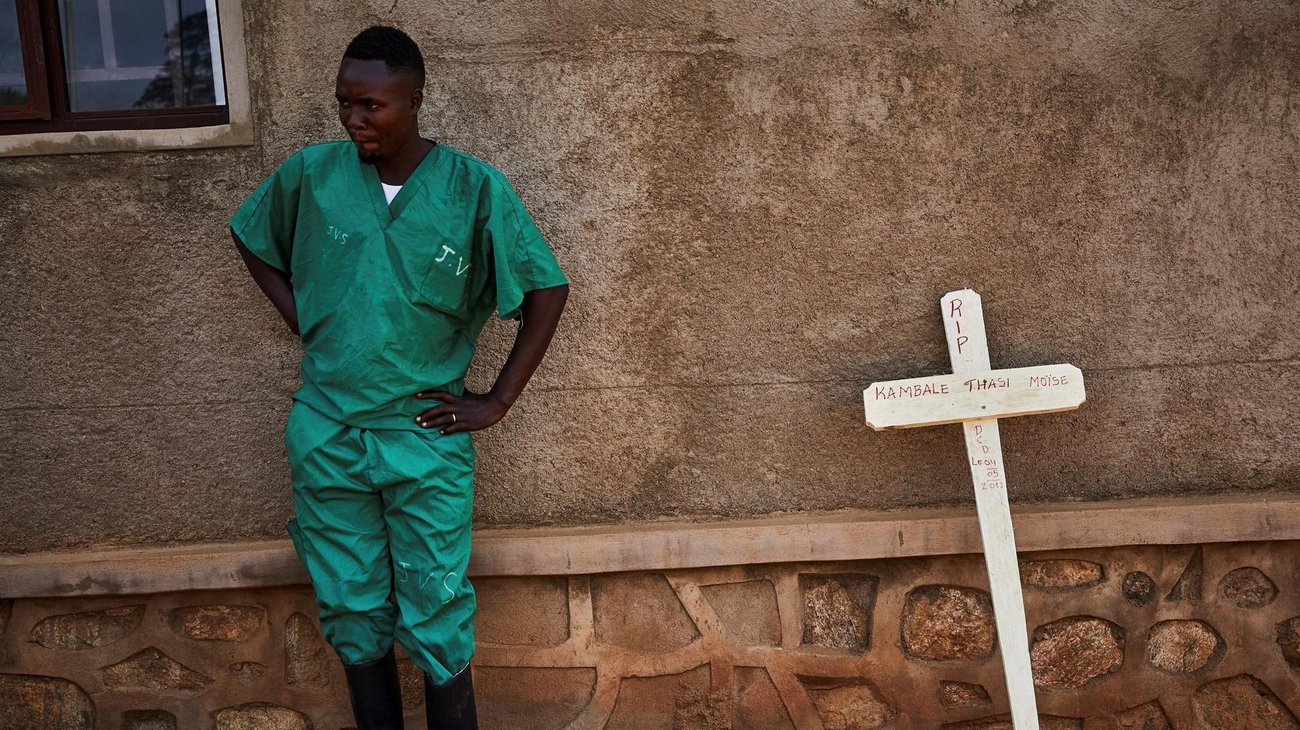 Deslizamiento de tierra en mina congoleña supera los 400 muertos