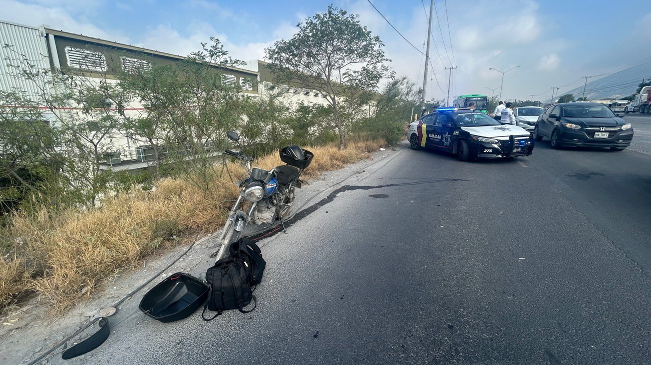 Motociclista resulta lesionado tras choque en Santa Catarina